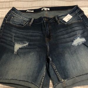 Womens Vigoss shorts. NWTs size 18